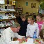 Детский поэт Олег Бундур с читателями детской библиотеки