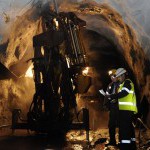 В штольне Оленегорского подземного рудника. Буровая установка Simba L6C