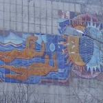 Мозаичное панно, украшающее фасад бассейна