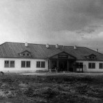 Первая послевоенная школа в поселке Оленья